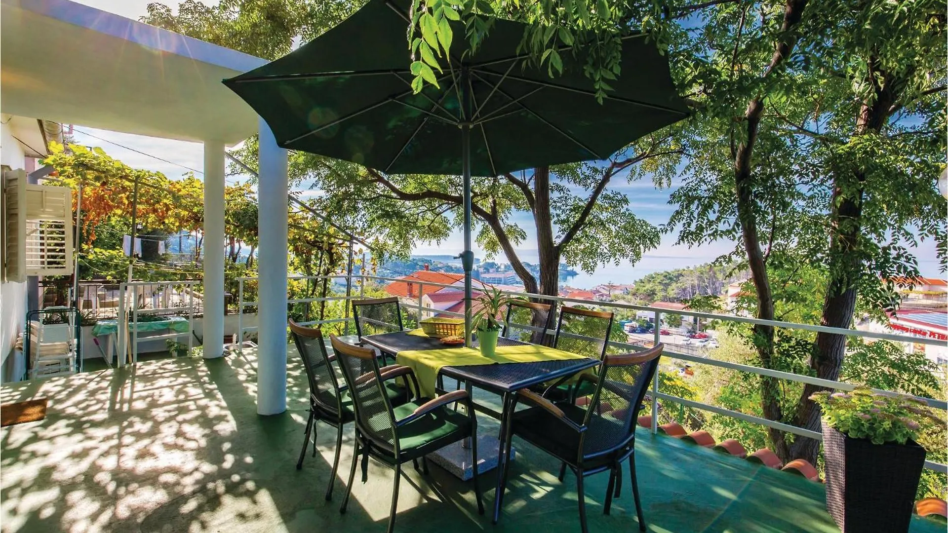 Beautiful Home In Palit With Kitchen