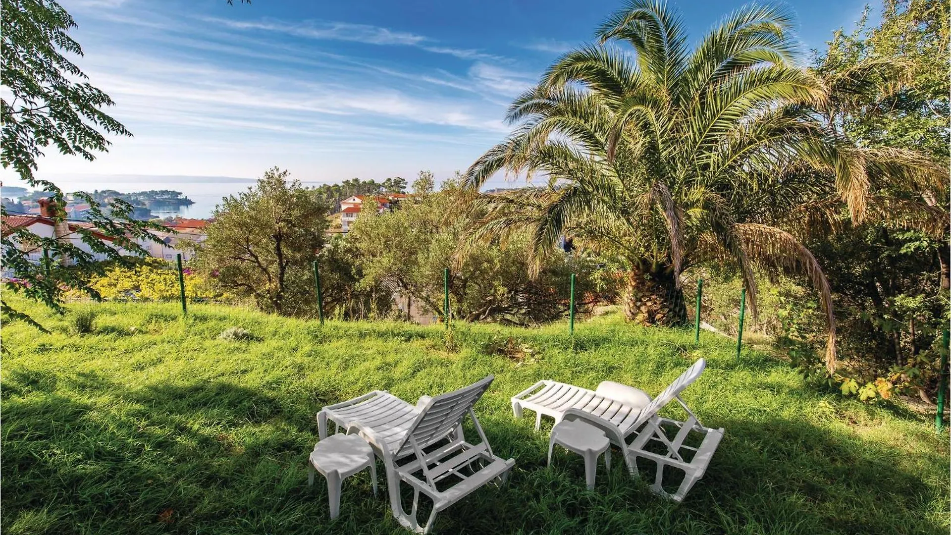 Beautiful Home In Palit With Kitchen Holiday home