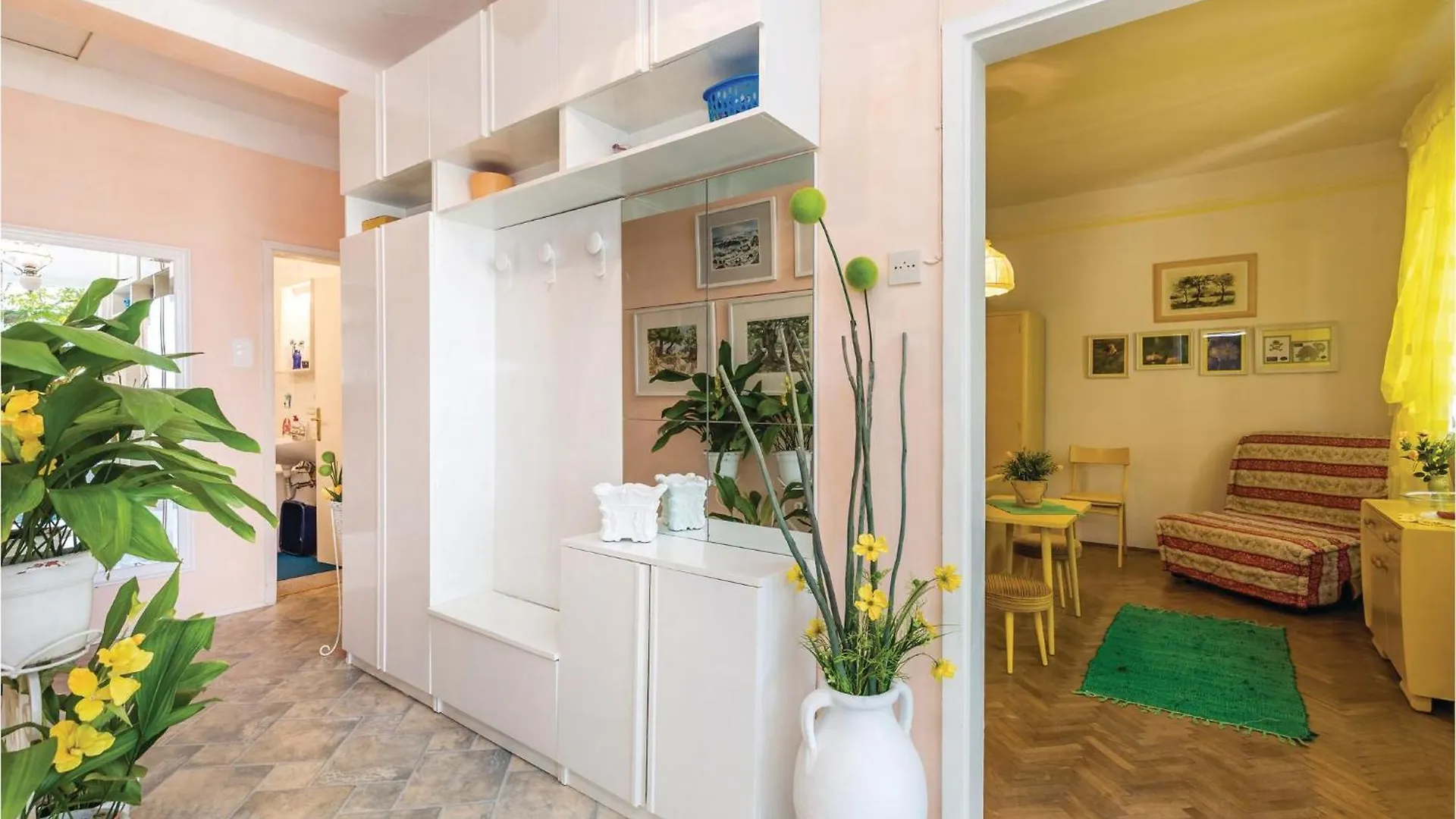 Beautiful Home In Palit With Kitchen Holiday home