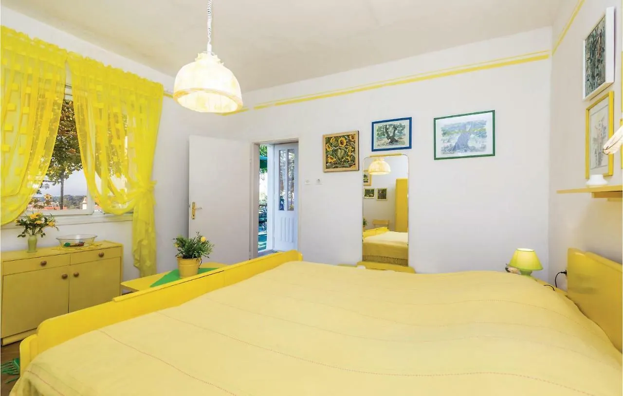 Beautiful Home In Palit With Kitchen